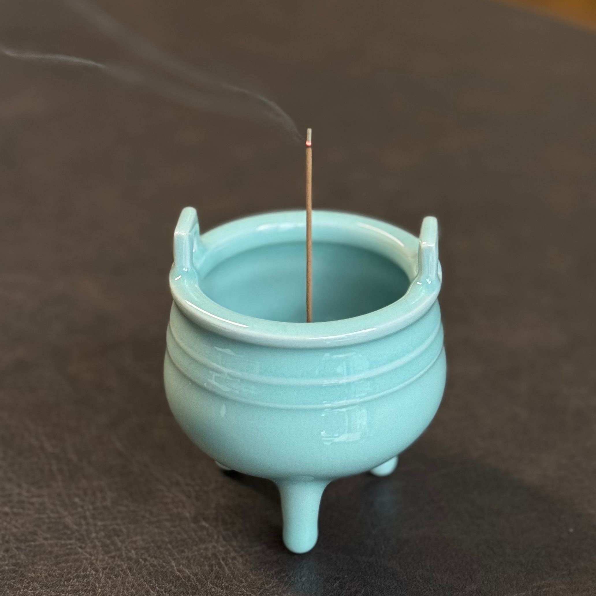天青三足炉