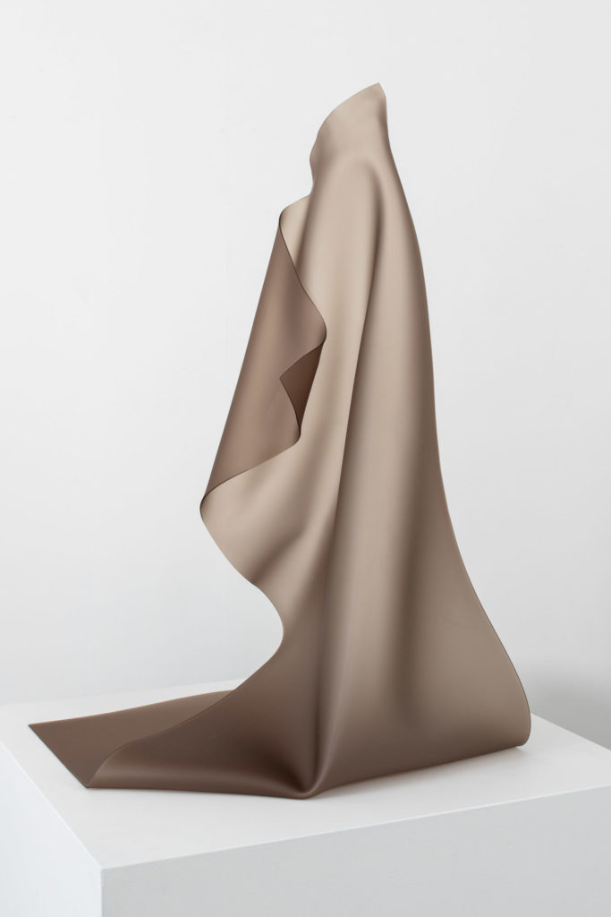 折魅物・缎面原生米直立饰（Fold Fetish Satin Natural Beige Free Standing Upright Form）