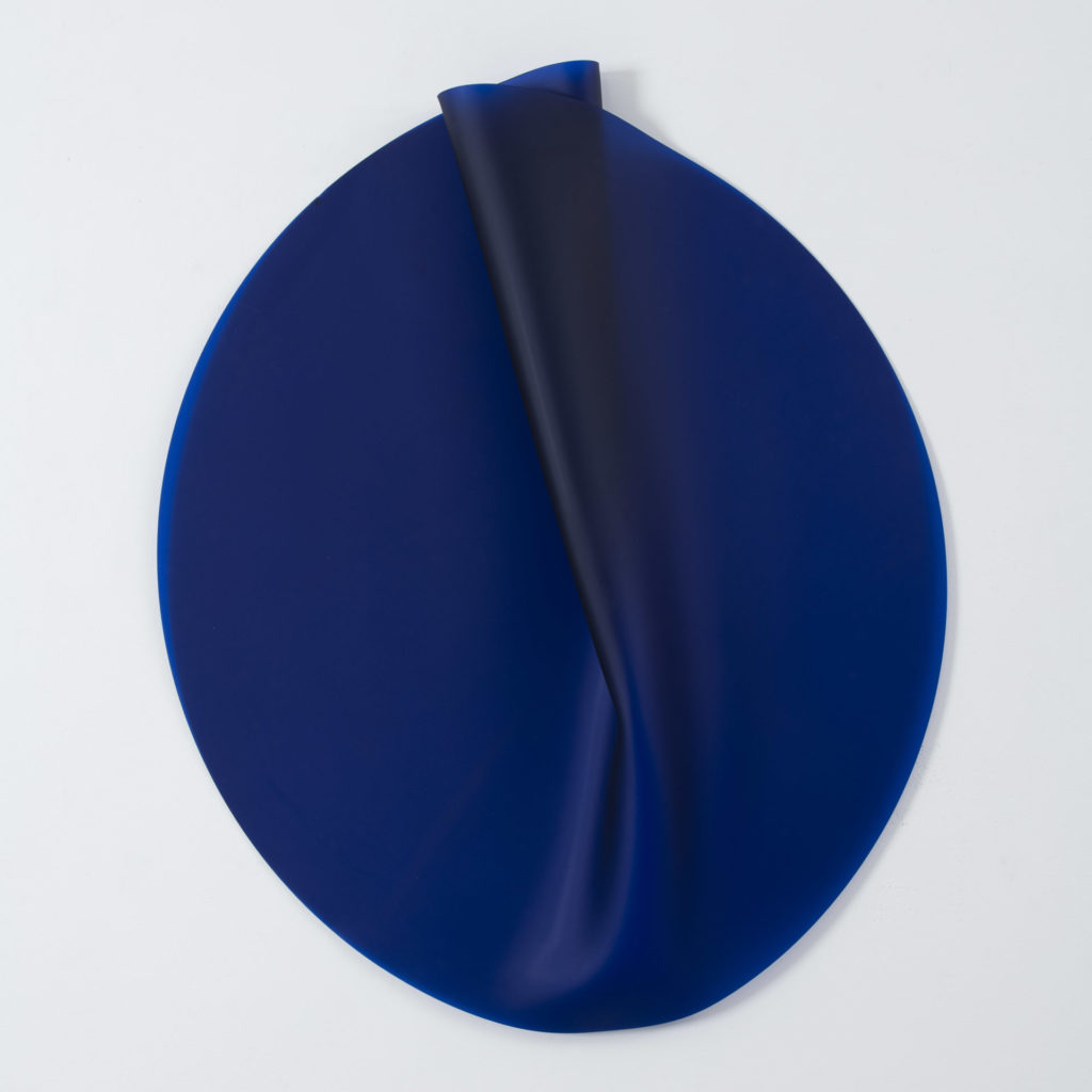 大款缎面蓝宝圆片（Large Satin Sapphire Disc）
