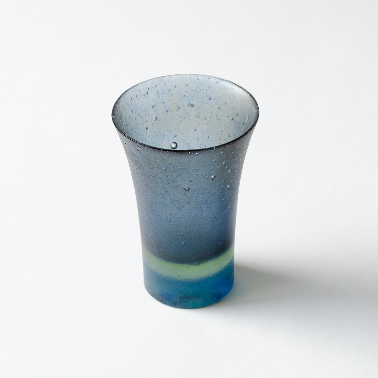 蓝底黄横带杯