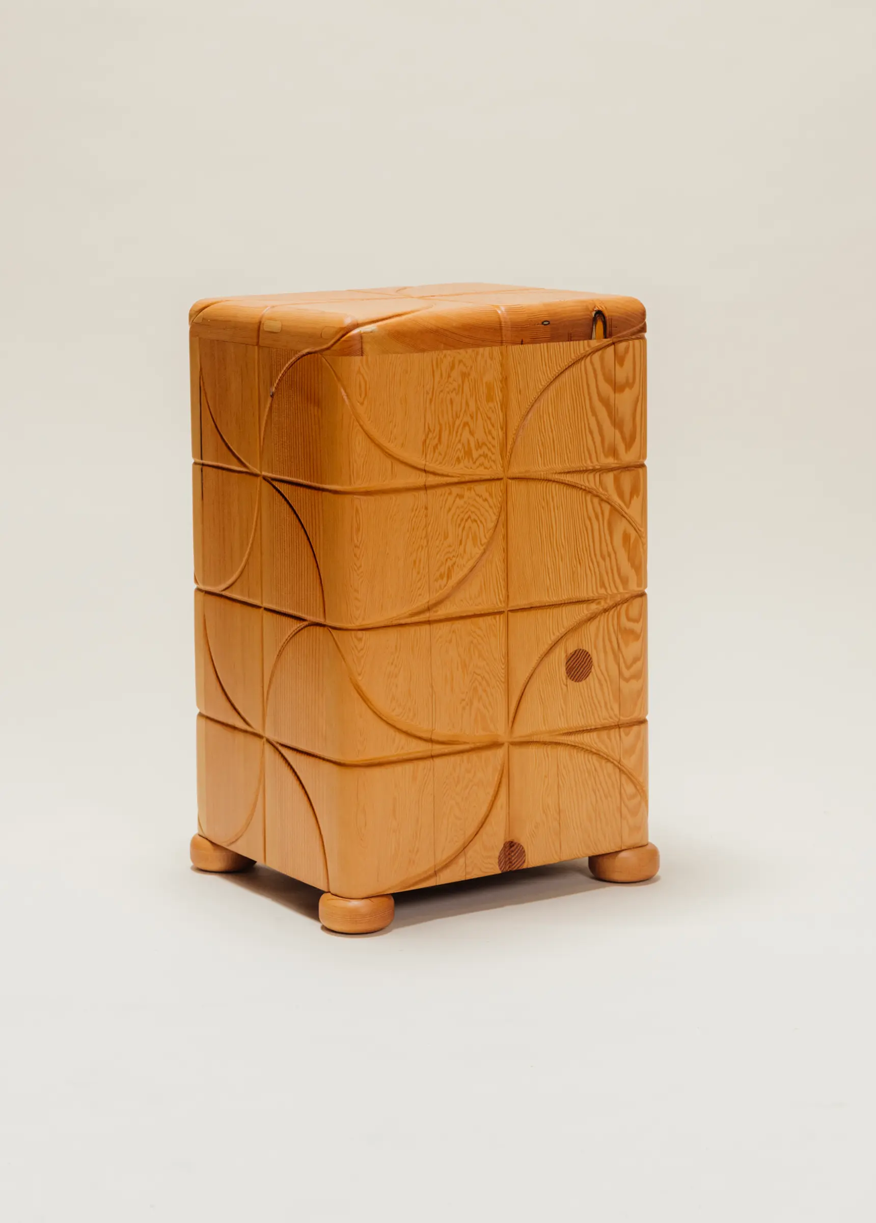 风车边桌（Pinwheel Side Table）