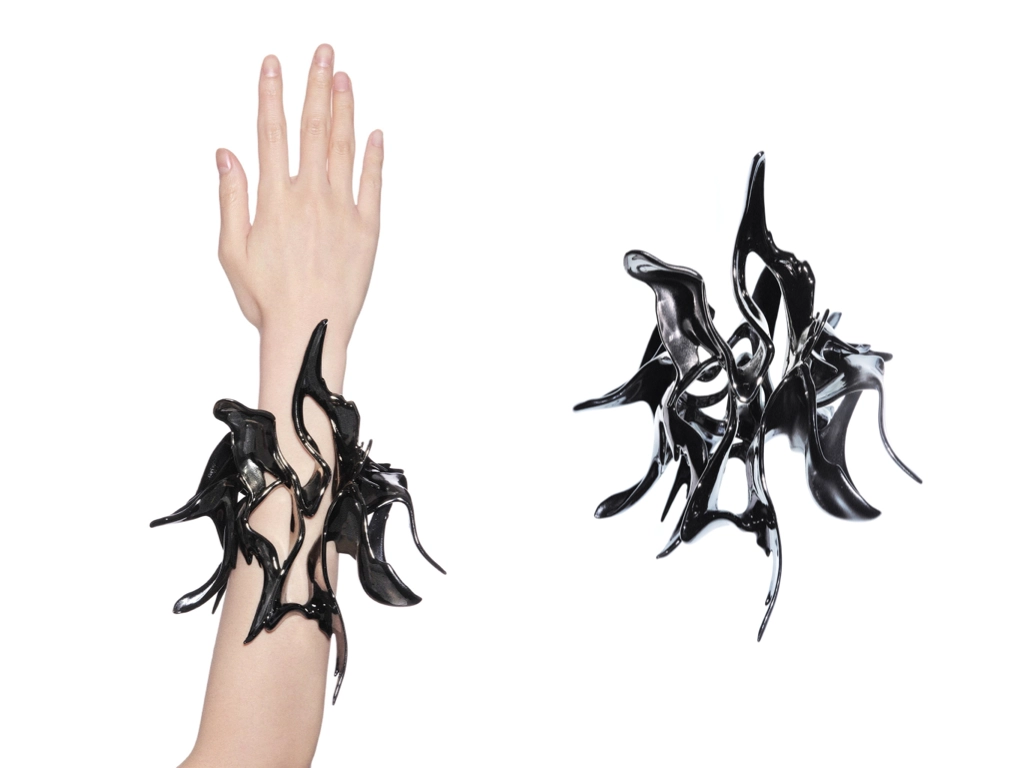 鳞波腕镯 LAMELLA BANGLE