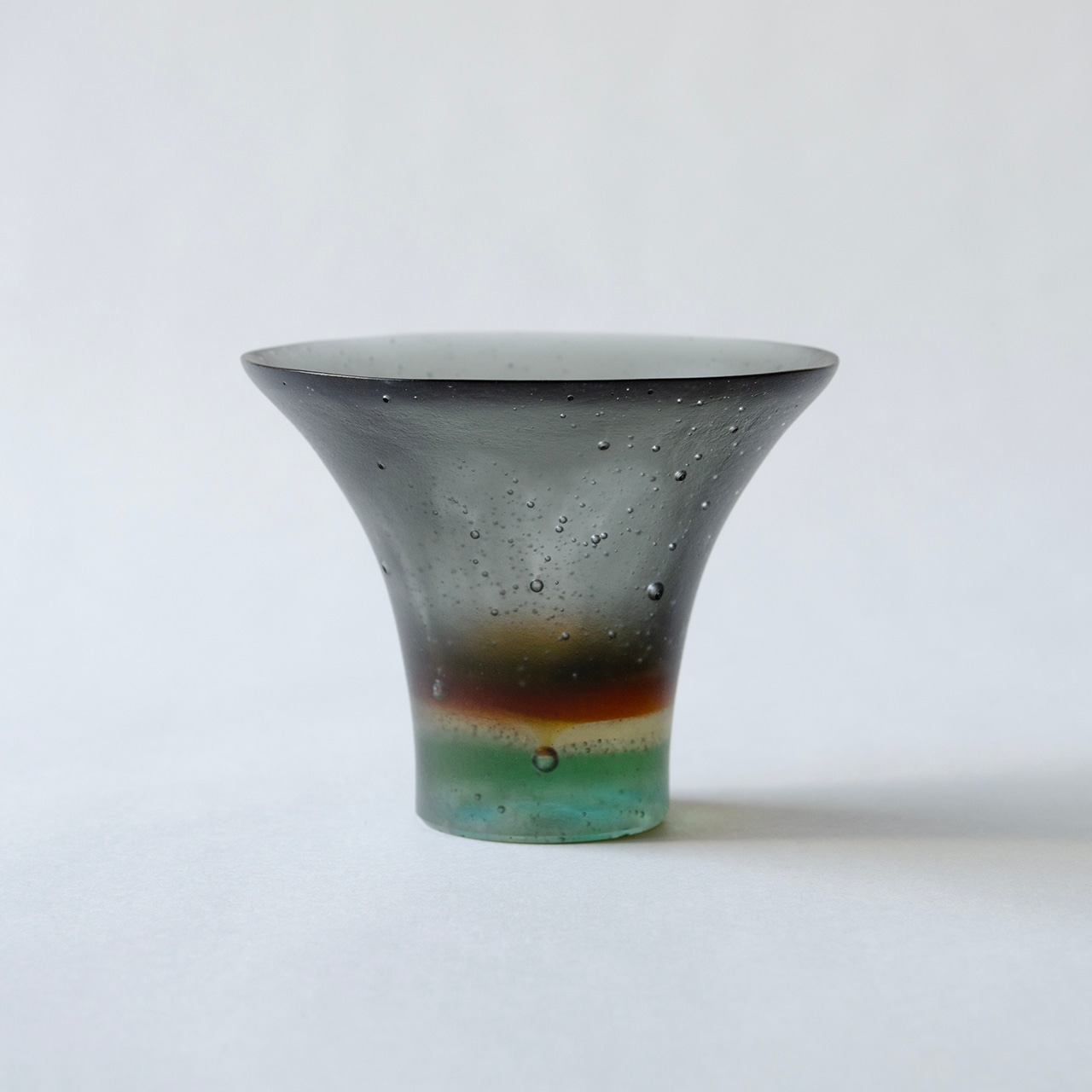 灰底彩层杯