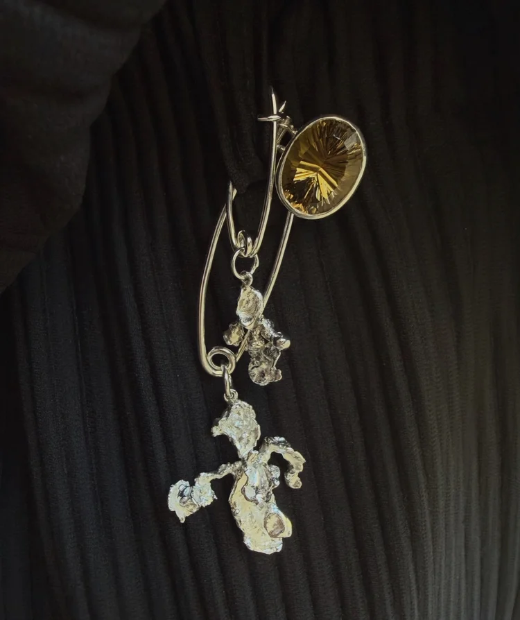 缀饰抽象兰花胸针 （ADORNED ABSTRACT ORCHID BROOCH）