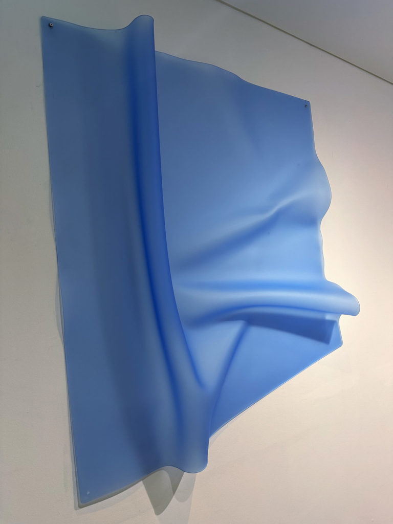 抽象魅物・浅蓝方片（Material Bias (pale blue square)）