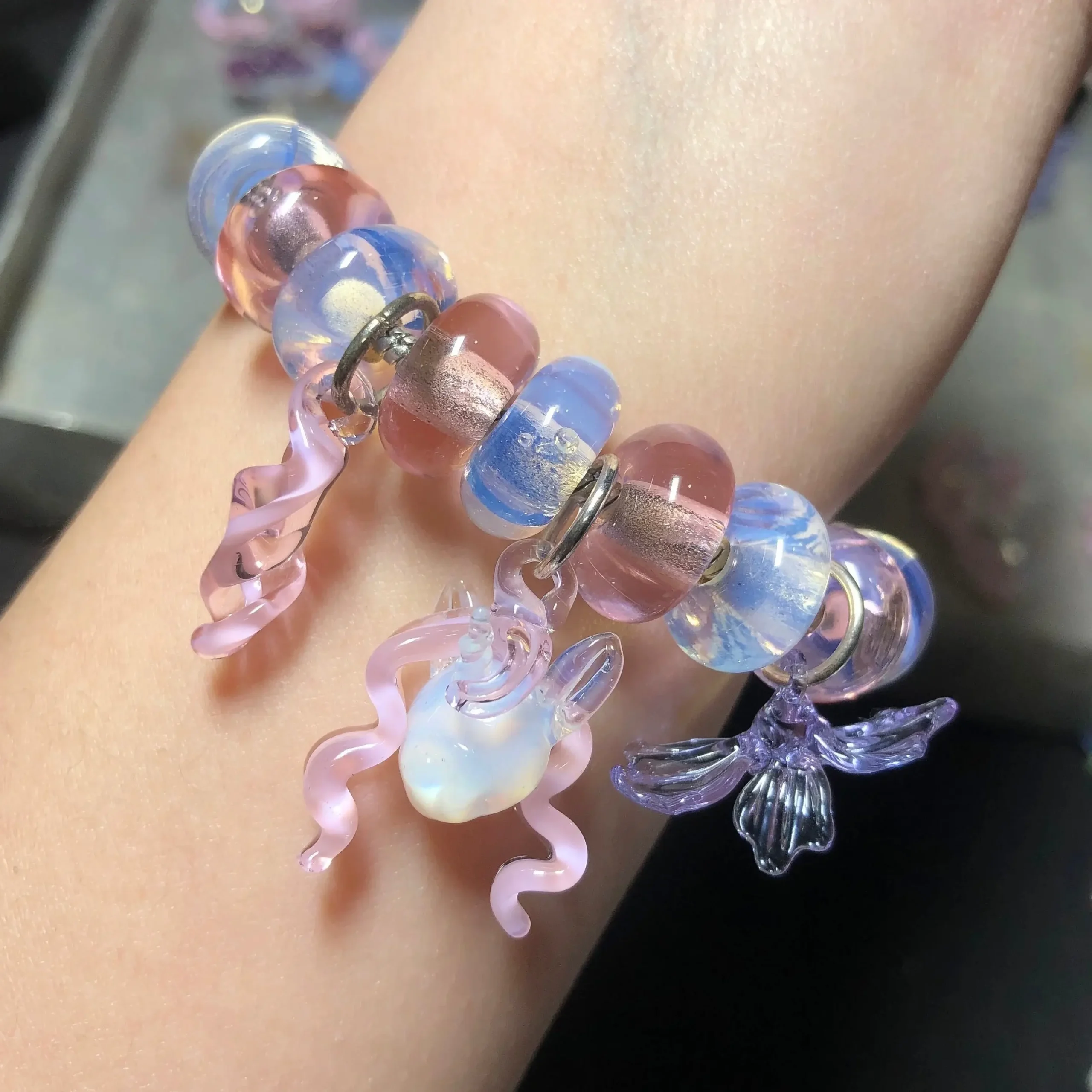MLP 百合花玻璃珠手链（MLP Fleur de Lis Glass Beaded Bracelet）