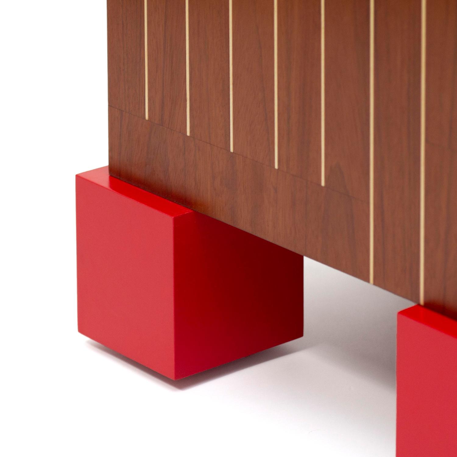 贾托巴木与枫木细条纹中型台座(Medium Plinth in Jatoba and Maple Pinstripe)