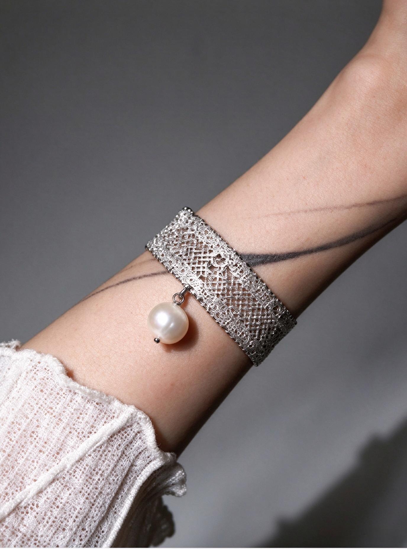 蕾丝珍珠手镯（ Lace Pearl Bangle）